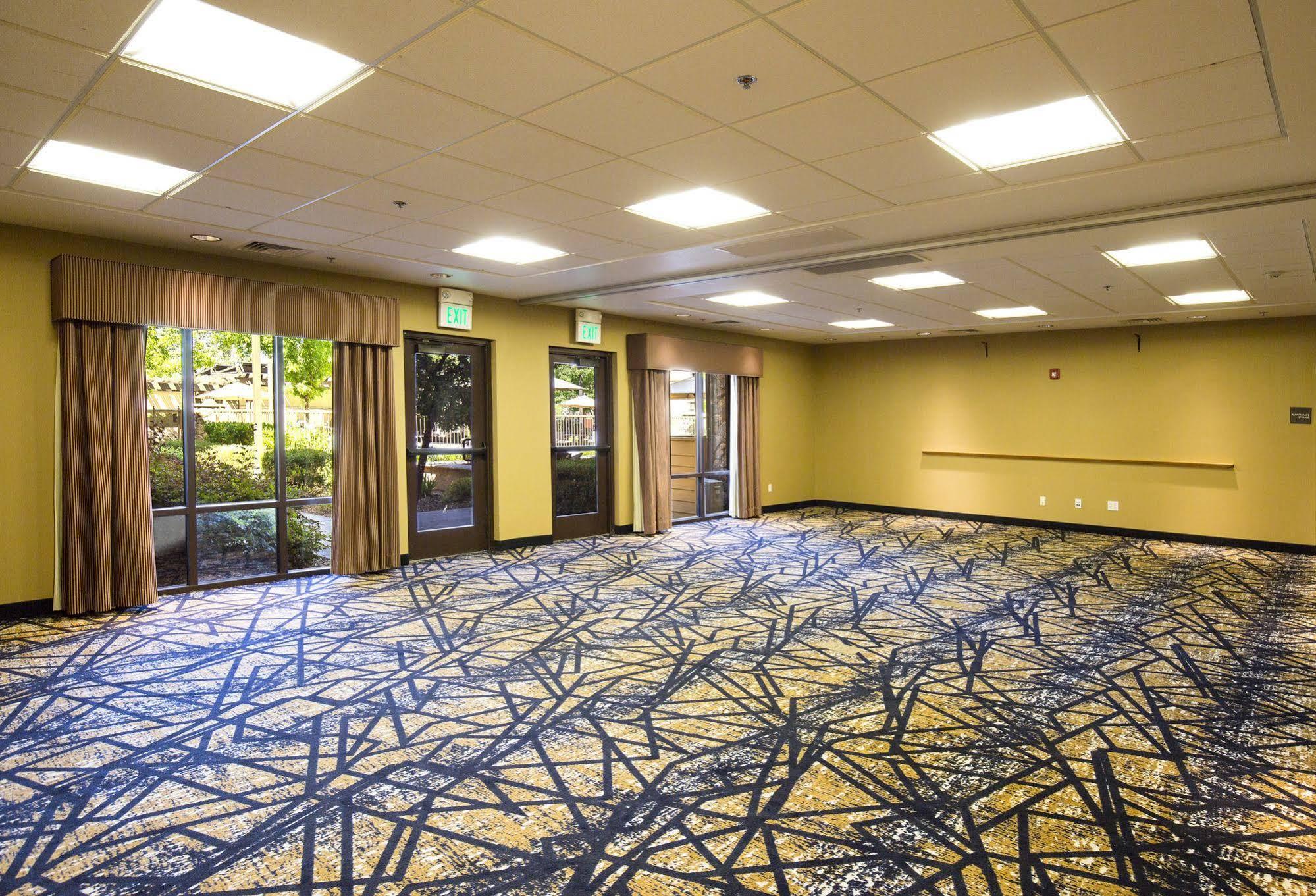 Hampton Inn & Suites Windsor-Sonoma Wine Country Exterior foto