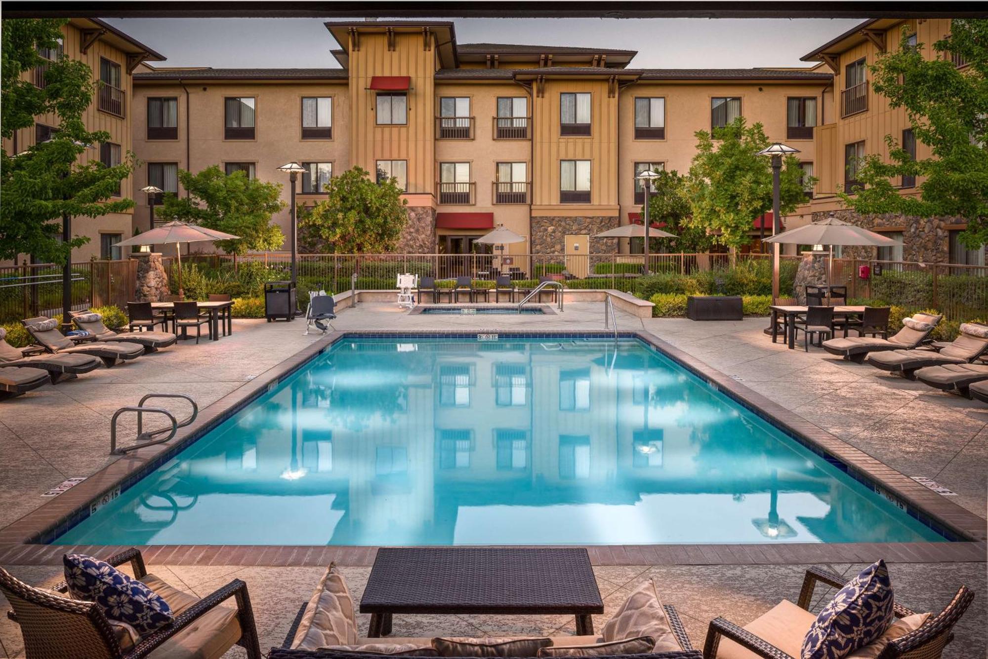 Hampton Inn & Suites Windsor-Sonoma Wine Country Exterior foto