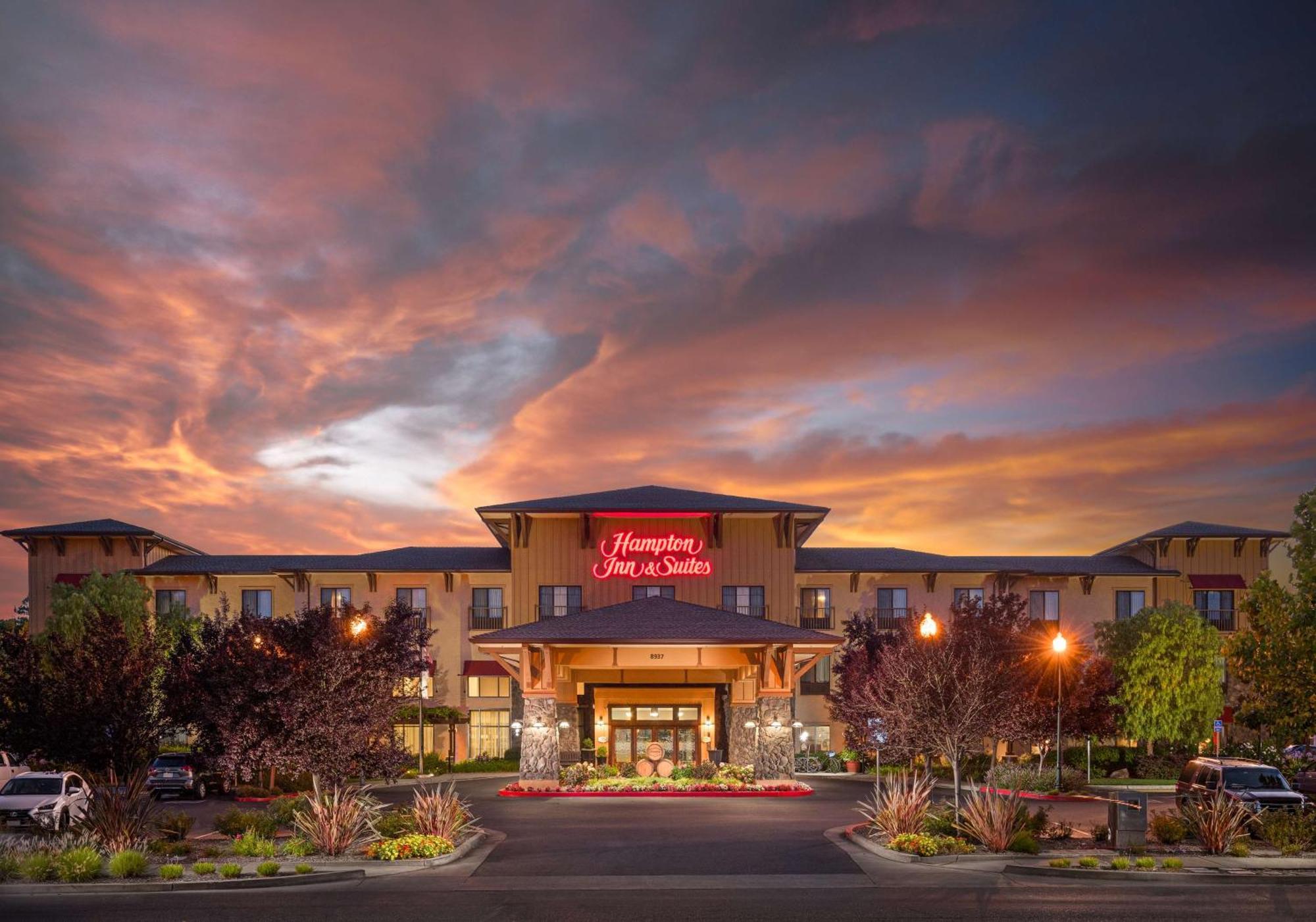 Hampton Inn & Suites Windsor-Sonoma Wine Country Exterior foto