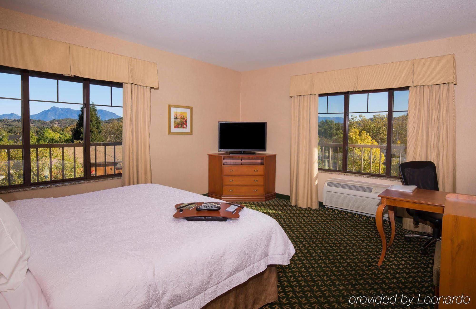 Hampton Inn & Suites Windsor-Sonoma Wine Country Exterior foto